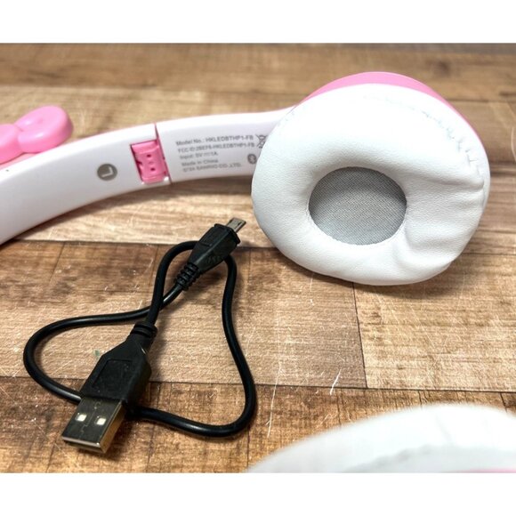 Hello Kitty Wireless Light-Up Bluetooth Headphones With Cat Ear Design - Picture 3 of 6